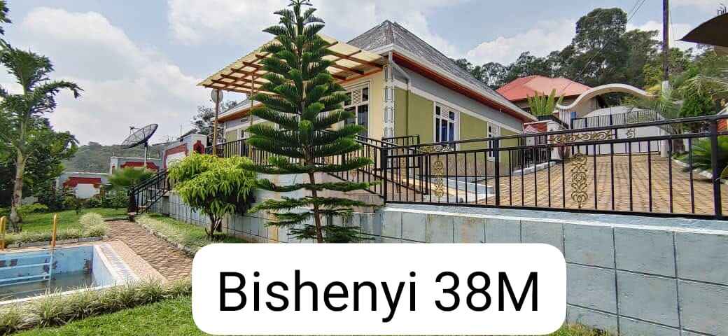 Inzu nziza iri Kicukiro - Mbare - Bishenyi iragurishwa | kuri 38M ntucikwe